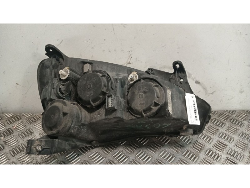 Recambio de faro izquierdo para opel combo furgón/monospace 1.3 cdti 16v referencia OEM IAM 13195923  