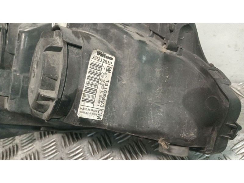Recambio de faro izquierdo para opel combo furgón/monospace 1.3 cdti 16v referencia OEM IAM 13195923  