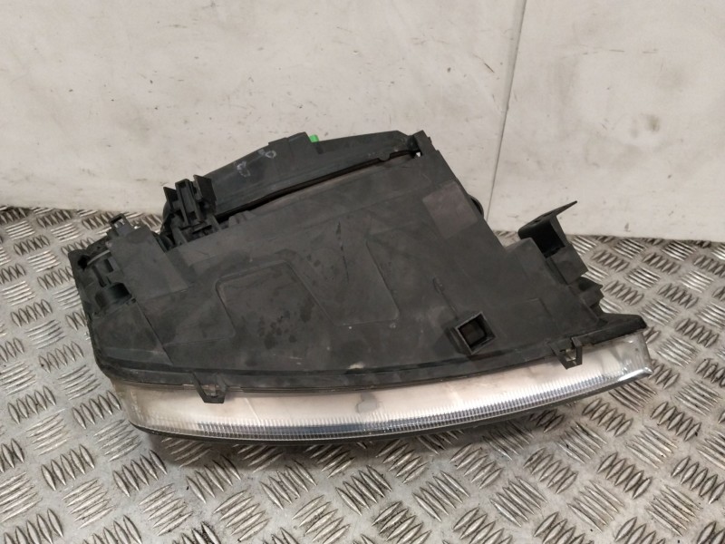 Recambio de faro izquierdo para ford mondeo iv sedán (ba7) 2.0 referencia OEM IAM 1305235554  