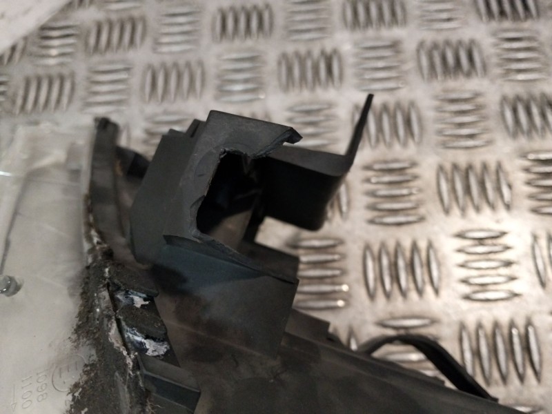 Recambio de faro izquierdo para ford mondeo iv sedán (ba7) 2.0 referencia OEM IAM 1305235554  