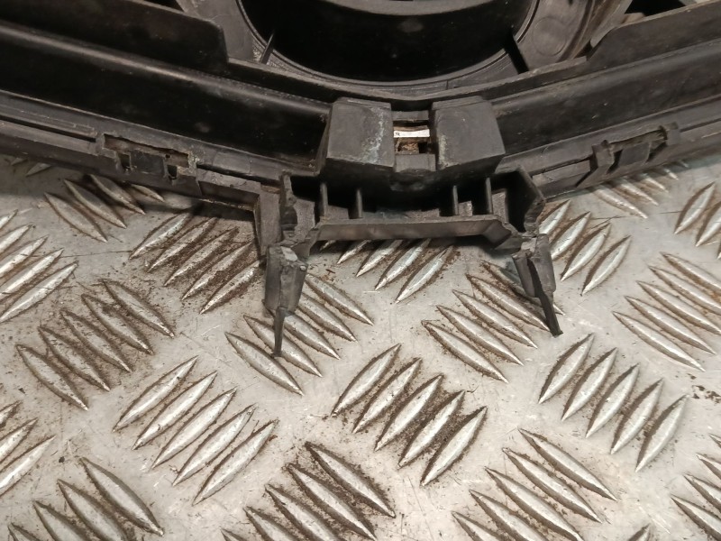 Recambio de rejilla delantera para mazda 5 berl. (cr) referencia OEM IAM CE1950712  