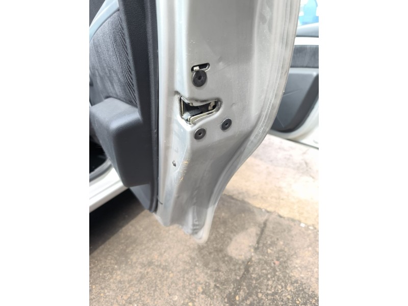 Recambio de cerradura puerta trasera derecha para dacia sandero (bs_) 1.5 dci referencia OEM IAM 8200735243  