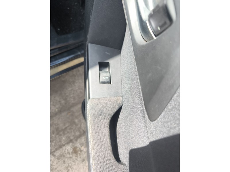 Recambio de mando elevalunas trasero derecho para toyota auris (_e18_) 1.6 (zre181_, zre185_) referencia OEM IAM 8481002140  