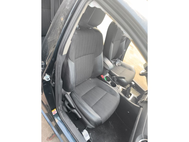 Recambio de asiento delantero derecho para toyota auris (_e18_) 1.6 (zre181_, zre185_) referencia OEM IAM 7201002470  