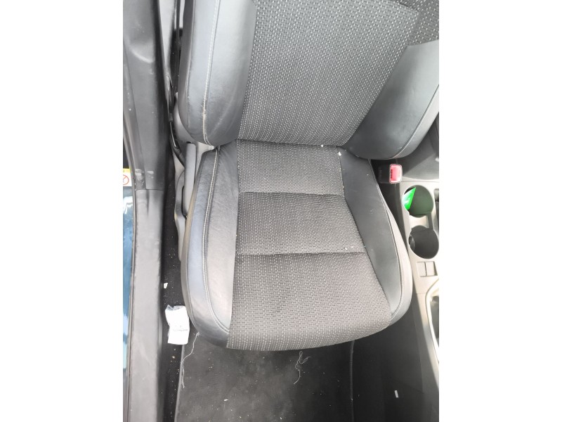 Recambio de asiento delantero derecho para toyota auris (_e18_) 1.6 (zre181_, zre185_) referencia OEM IAM 7201002470  