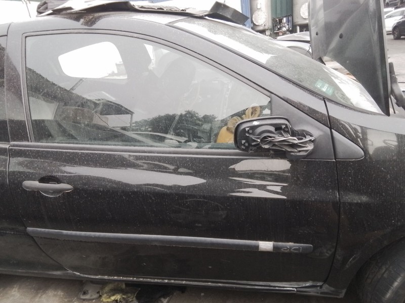 Recambio de puerta delantera derecha para renault clio iii referencia OEM IAM 7751476107  