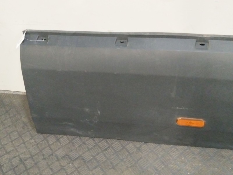 Recambio de moldura para iveco daily vi furgoneta 35s18, 35c18, 40c18, 50c18, 60c18, 65c18, 70c18 referencia OEM IAM 5801811475 