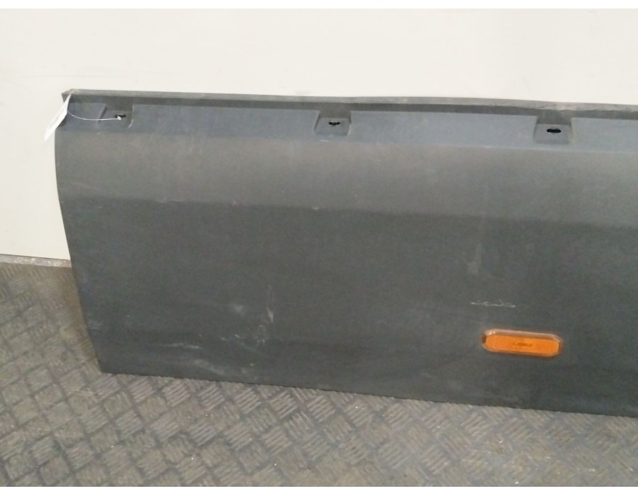 Recambio de moldura para iveco daily vi furgoneta 35s18, 35c18, 40c18, 50c18, 60c18, 65c18, 70c18 referencia OEM IAM 5801811475 