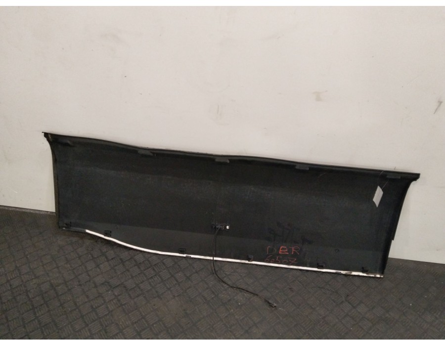 Recambio de moldura para iveco daily vi furgoneta 35s18, 35c18, 40c18, 50c18, 60c18, 65c18, 70c18 referencia OEM IAM 5801811475 