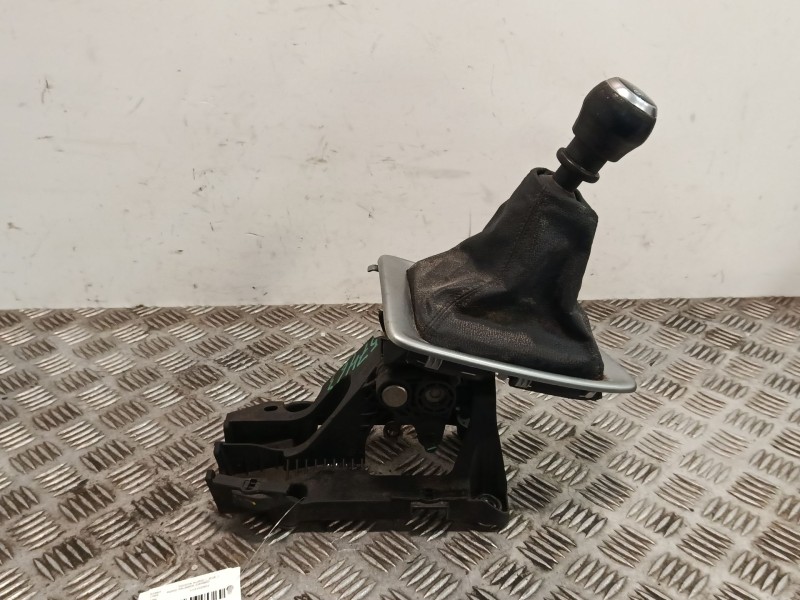 Recambio de pomo palanca cambio para toyota auris (_e18_) 1.4 d-4d (nde180_) referencia OEM IAM 112102401  