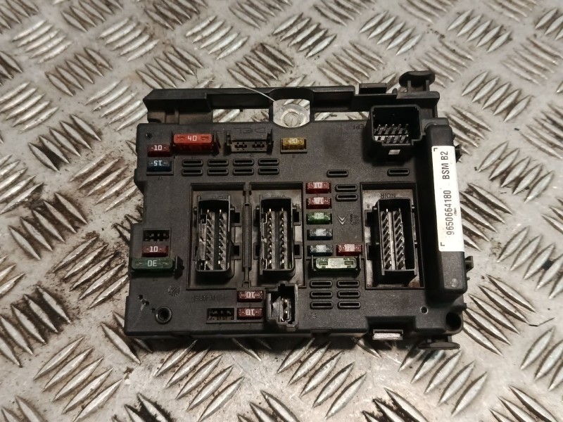 Recambio de caja fusibles para peugeot 307 break (3e) 2.0 hdi 90 referencia OEM IAM 9650664180  