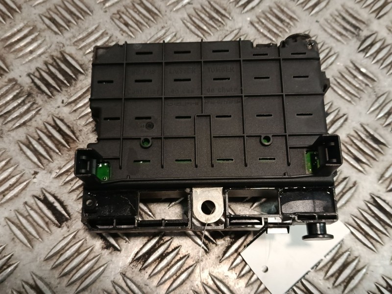 Recambio de caja fusibles para peugeot 307 break (3e) 2.0 hdi 90 referencia OEM IAM 9650664180  