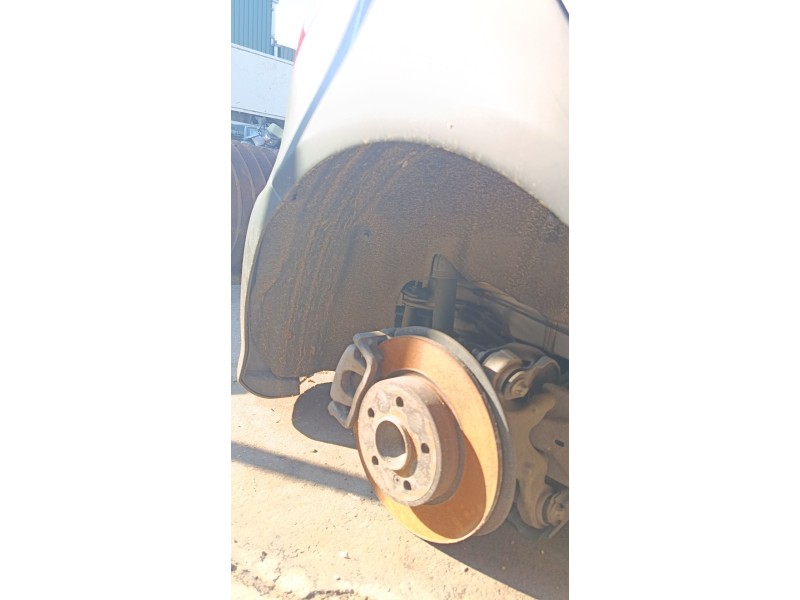 Recambio de plastico paso rueda trasero derecho para mercedes-benz clase a (w176) referencia OEM IAM A1766900200  