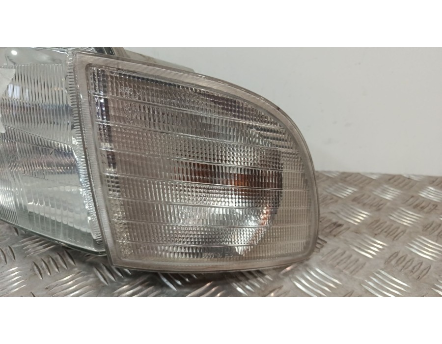 Recambio de faro derecho para mercedes-benz clase v furgoneta (638/2) v 230 (638274) referencia OEM IAM 67724369  