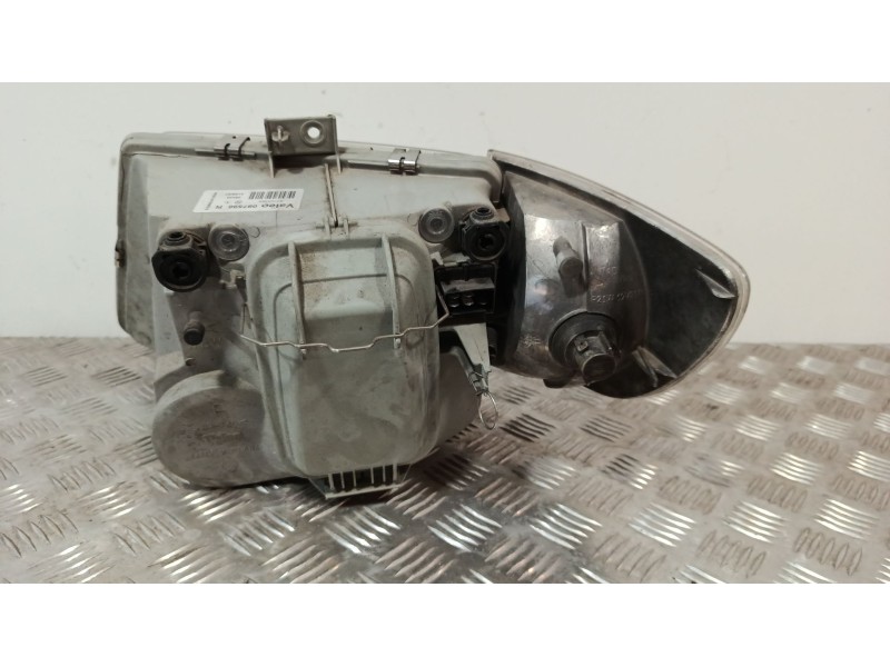 Recambio de faro derecho para mercedes-benz clase v furgoneta (638/2) v 230 (638274) referencia OEM IAM 67724369  