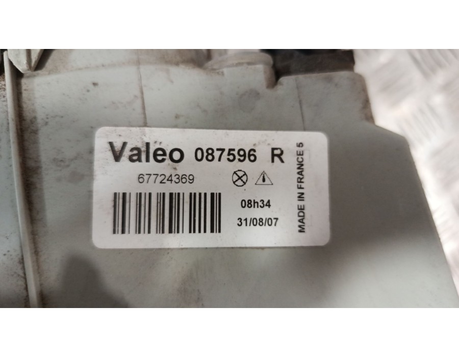 Recambio de faro derecho para mercedes-benz clase v furgoneta (638/2) v 230 (638274) referencia OEM IAM 67724369  