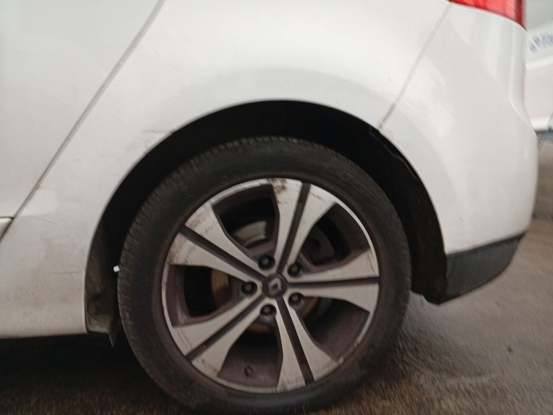 Recambio de plastico paso rueda trasero izquierdo para renault grand scénic iii (jz0/1_) 1.6 dci (jz00, jz12) referencia OEM IAM