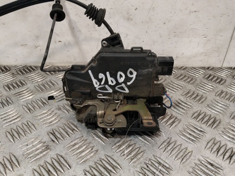 Recambio de cerradura puerta delantera derecha para volkswagen golf iv (1j1) 1.9 tdi referencia OEM IAM 3B1837016A  