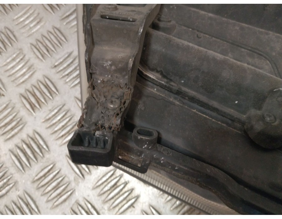 Recambio de rejilla delantera para honda civic viii hatchback (fn, fk) 2.2 ctdi (fk3) referencia OEM IAM 031520301  