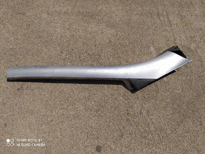 Recambio de moldura exterior delantera derecha para renault scenic iii 1.5 dci diesel referencia OEM IAM   