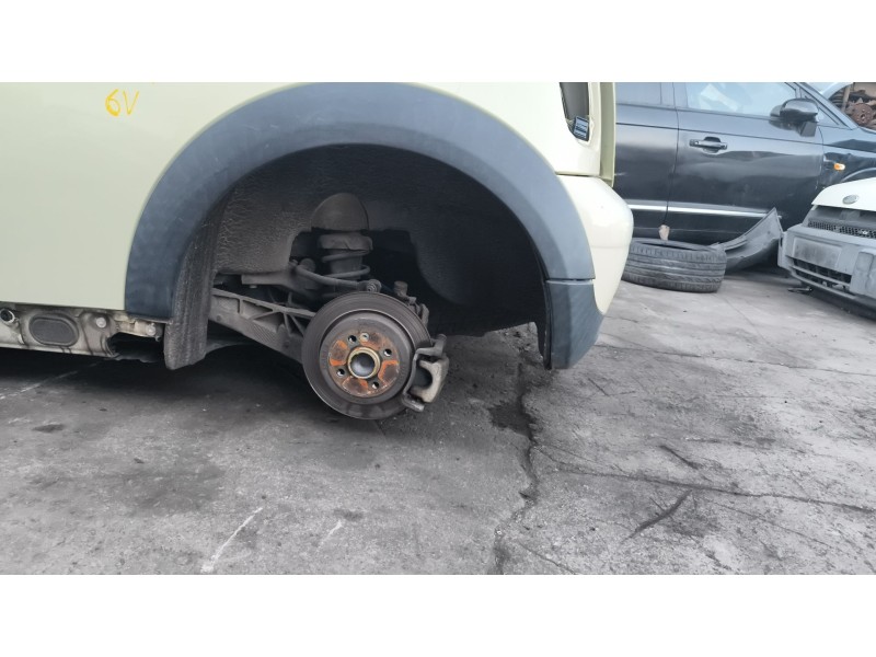 Recambio de paso de rueda trasero izquierdo para mini mini (r56) cooper referencia OEM IAM 51717136167  