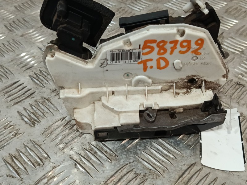 Recambio de cerradura puerta trasera derecha para volkswagen polo (6r1) referencia OEM IAM 527680  