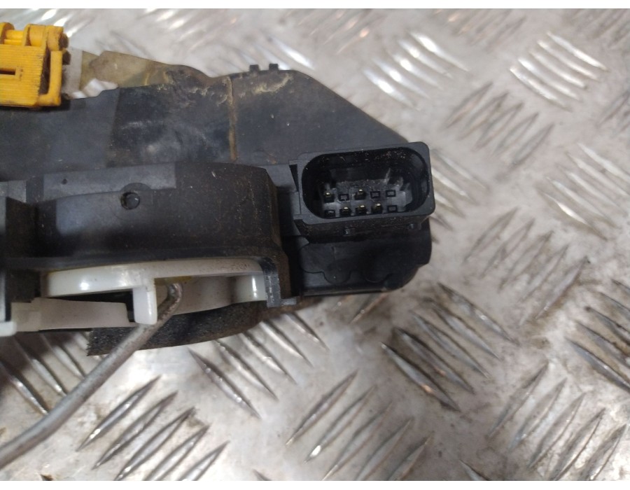 Recambio de cerradura puerta delantera derecha para opel insignia a (g09) 2.0 cdti (68) referencia OEM IAM 13579523  