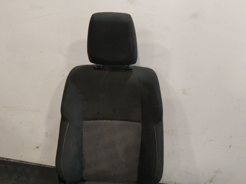 Recambio de asiento delantero derecho para toyota auris (_e18_) 1.4 d-4d (nde180_) referencia OEM IAM 7201002470  