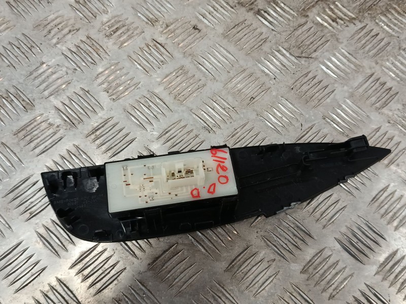 Recambio de mando elevalunas delantero derecho para nissan qashqai ii (j11, j11_) 1.2 dig-t referencia OEM IAM   