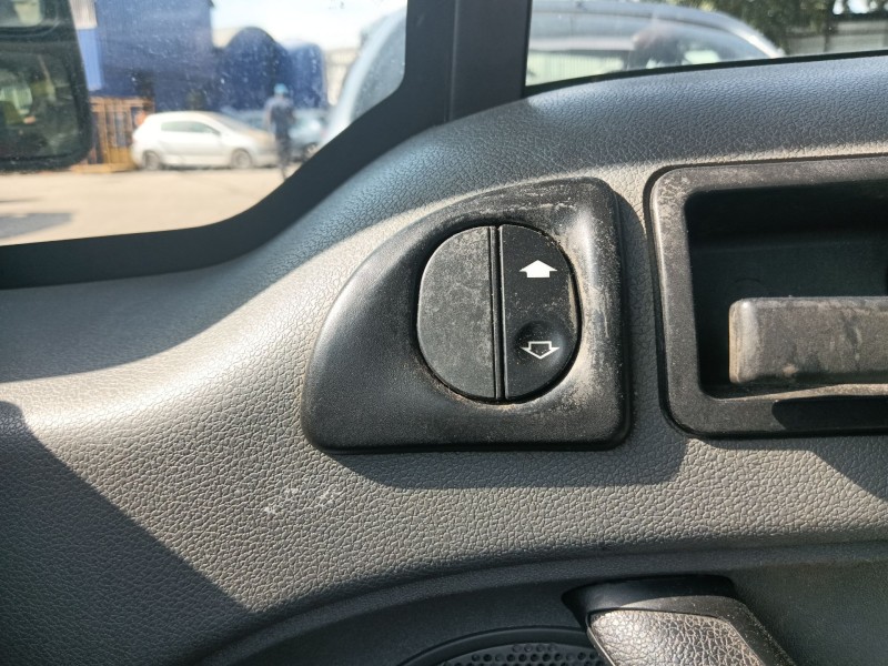 Recambio de mando elevalunas delantero derecho para ford tourneo connect 1.8 tdci referencia OEM IAM 1107243  