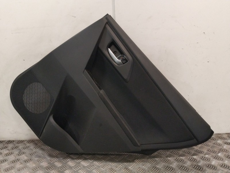 Recambio de guarnecido puerta trasera derecha para toyota auris (_e18_) 1.6 (zre181_, zre185_) referencia OEM IAM 6777502380  