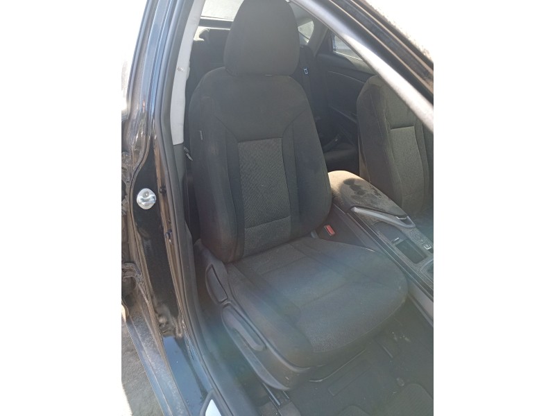 Recambio de asiento delantero derecho para hyundai i40 referencia OEM IAM 884003Z200V2K  