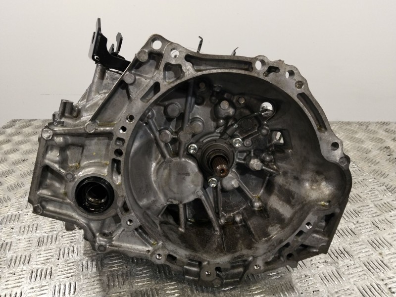 Recambio de caja cambios para toyota auris (_e18_) 1.6 (zre181_, zre185_) referencia OEM IAM 3311105041  