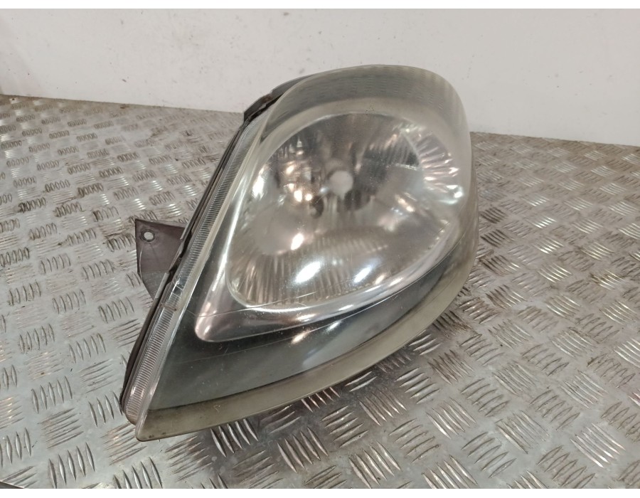 Recambio de faro izquierdo para renault trafic ii furgoneta (fl) 1.9 dci 100 (fl0c) referencia OEM IAM 7700311371  