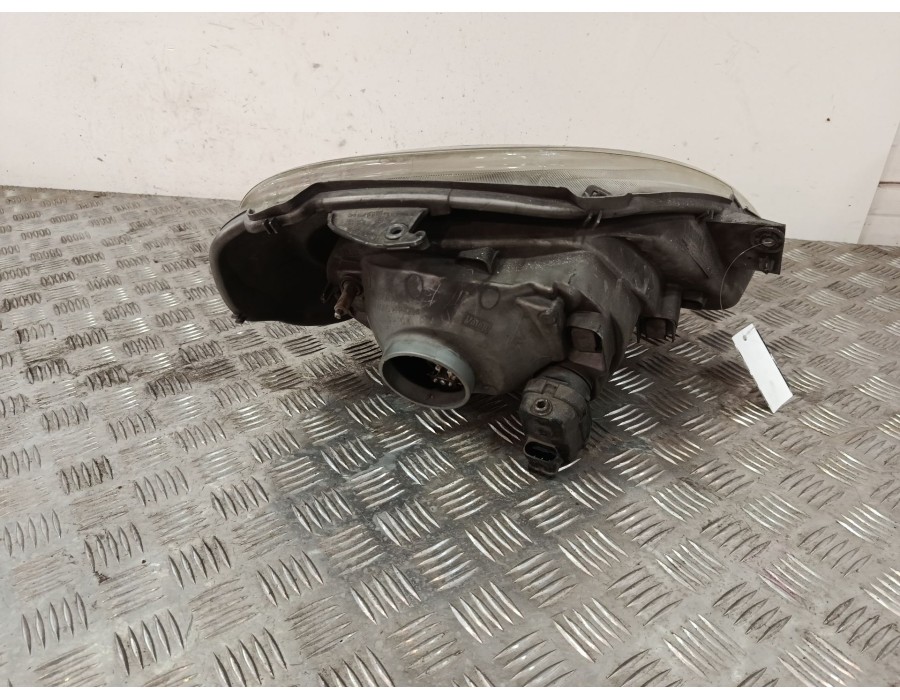 Recambio de faro izquierdo para renault trafic ii furgoneta (fl) 1.9 dci 100 (fl0c) referencia OEM IAM 7700311371  