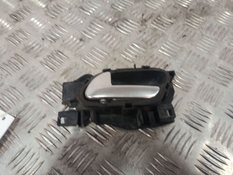 Recambio de maneta interior delantera izquierda para peugeot 208 referencia OEM IAM 303966  