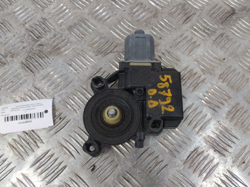 Recambio de motor elevalunas delantero derecho para volkswagen polo (6r1) referencia OEM IAM 0130822530  