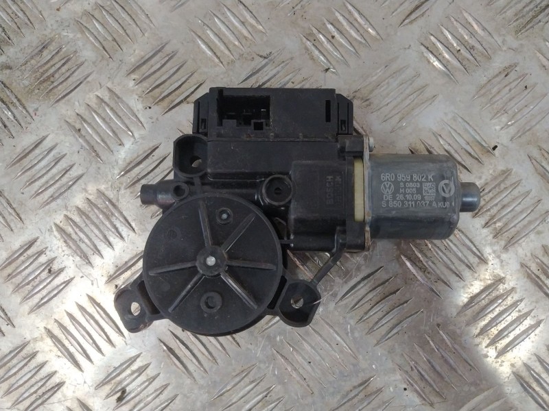 Recambio de motor elevalunas delantero derecho para volkswagen polo (6r1) referencia OEM IAM 0130822530  
