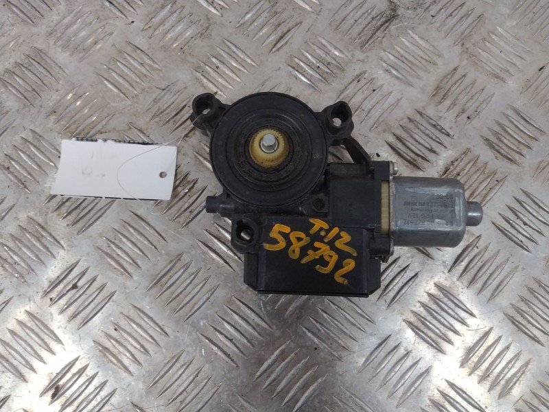 Recambio de motor elevalunas trasero izquierdo para volkswagen polo (6r1) referencia OEM IAM 0130822532  