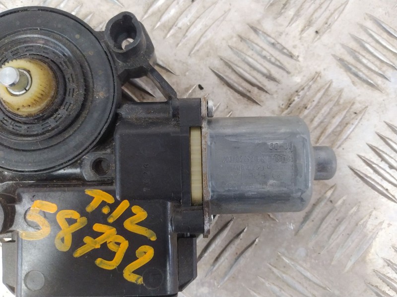 Recambio de motor elevalunas trasero izquierdo para volkswagen polo (6r1) referencia OEM IAM 0130822532  