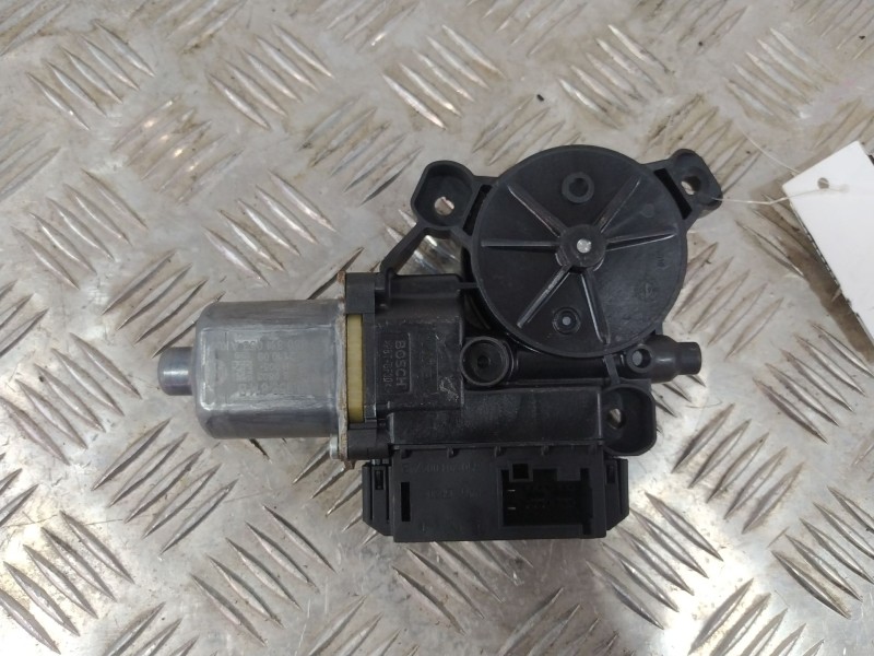 Recambio de motor elevalunas trasero izquierdo para volkswagen polo (6r1) referencia OEM IAM 0130822532  