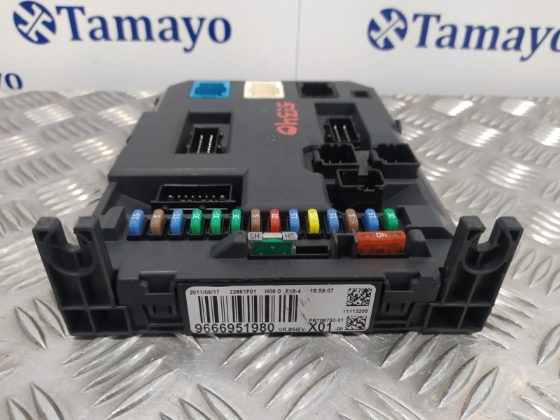Recambio de caja reles / fusibles para peugeot 207 1.4 hdi referencia OEM IAM 9666951980  