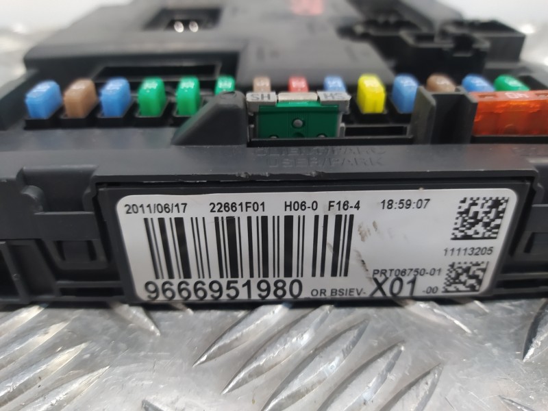 Recambio de caja reles / fusibles para peugeot 207 1.4 hdi referencia OEM IAM 9666951980  