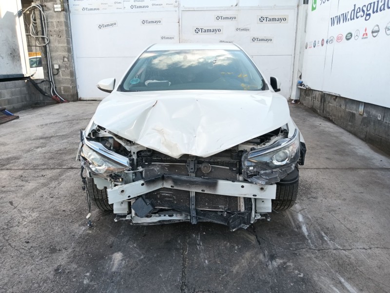 toyota auris (_e18_) del año 2016