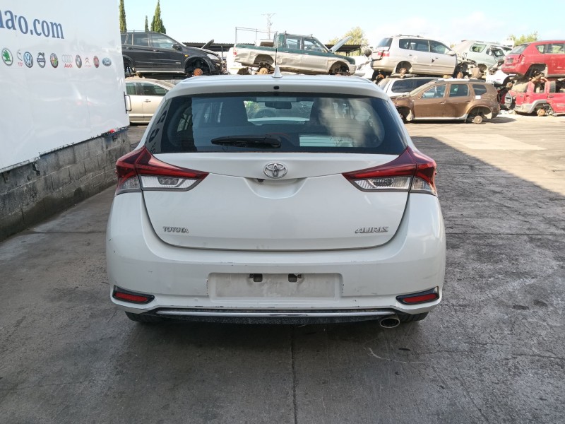 toyota auris (_e18_) del año 2016