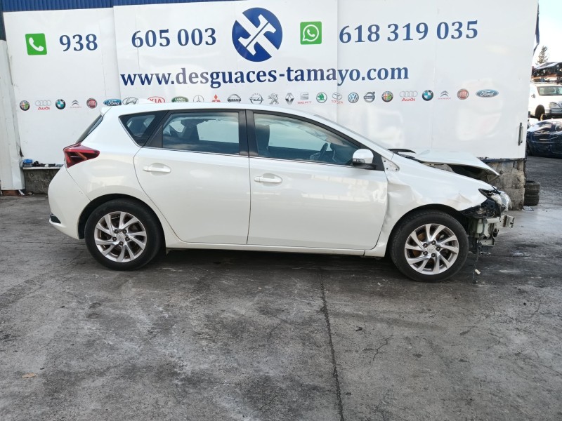 toyota auris (_e18_) del año 2016