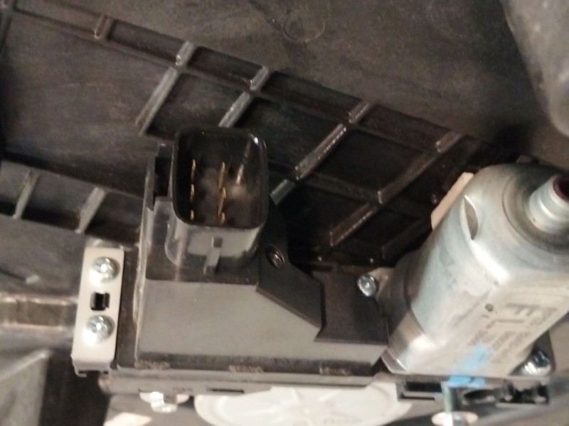 Recambio de elevalunas delantero izquierdo para kia carens iv 1.7 crdi referencia OEM IAM 82471A4030  