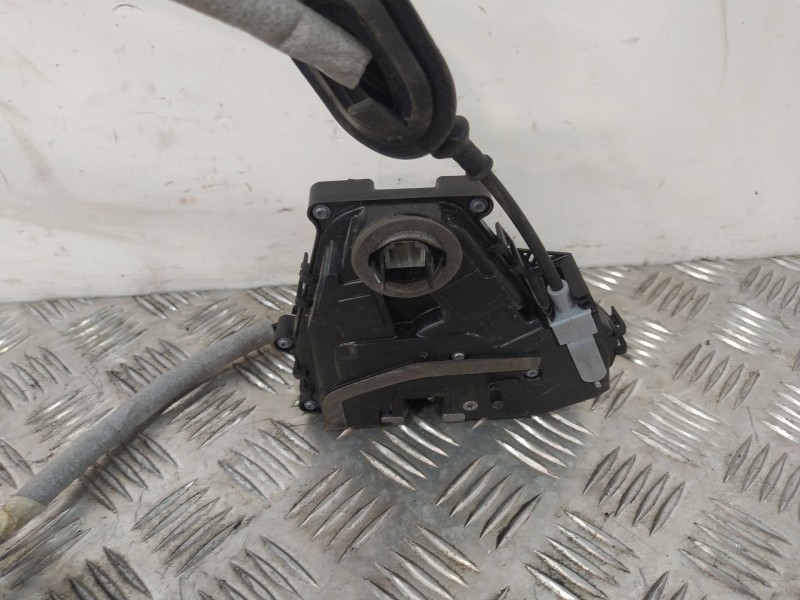 Recambio de cerradura puerta trasera izquierda para renault captur ii (hf_) tce 160 (hfn1) referencia OEM IAM 825031538R  