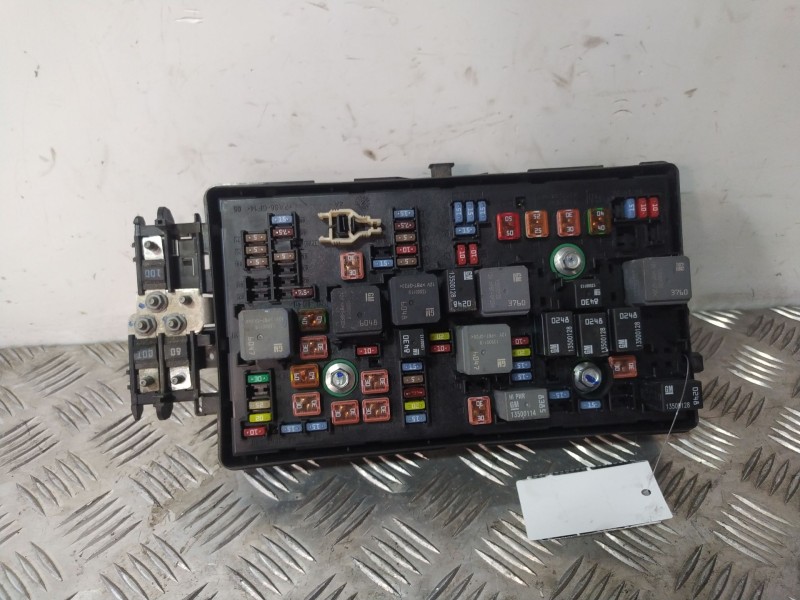 Recambio de caja reles / fusibles para opel insignia a (g09) 2.0 cdti (68) referencia OEM IAM 22737771 20999170 