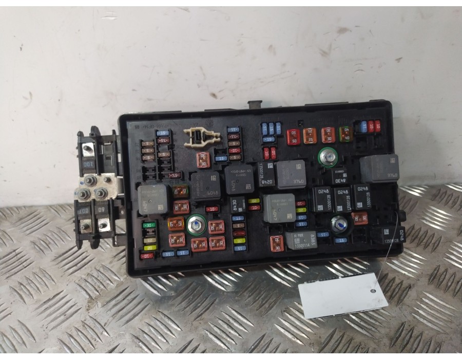 Recambio de caja reles / fusibles para opel insignia a (g09) 2.0 cdti (68) referencia OEM IAM 22737771 20999170 